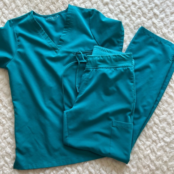 Mandala Scrub Set - Picture 1 of 5